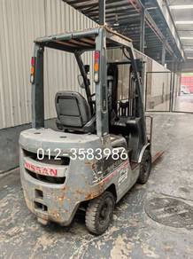 Nissan Forklift 2 ton auto