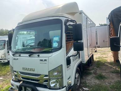 Isuzu 13ft. aluminium box