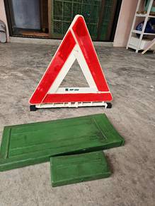 kereta emergency triangle Stop sign
