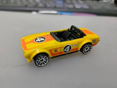 Hotwheels Yellow Triumph TR6