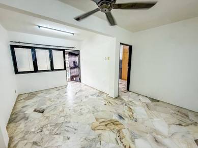 Flat For Sale in Pandan Lake View