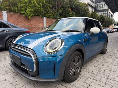 Mini Cooper in Damansara, KUL