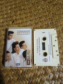 Kaset (Freedom 
Kau Yang Memungkinkannya)