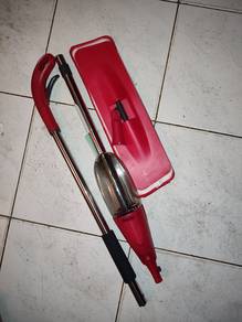 Digi Life spray mop with box.