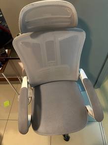 Ergonomic Mesh Office Chair with Headrest