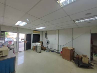 Shop lot For Sale in Cheng,MLK