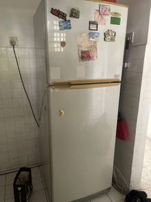 Refrigerator for Sale – Well Maintained