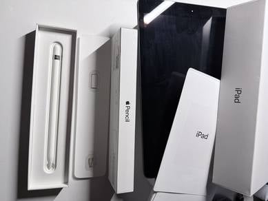 Apple IPad 128GB 8th Gen