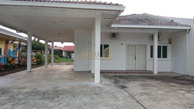 Semi-Detached House For Sale in Miri,SWK