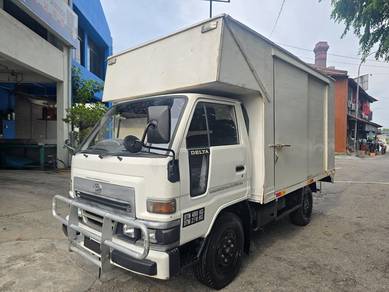 2004 Daihatshu Delta 2.8 10Kaki (M) Green Engine