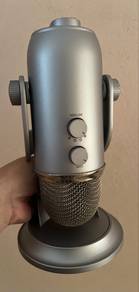 Blue Yeti USB Microphone (Silver)