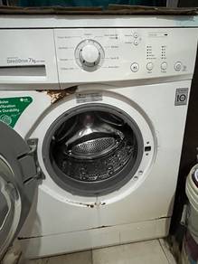 LG front load washing machine (7kg)