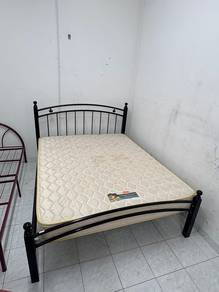 set queen bed