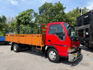 2010 Lori 3 tan Isuzu NPR 71 KARGO AM BDM 5000kg