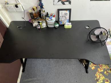 Set Meja & Gaming Chair premium