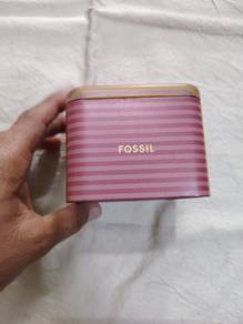 fossil watch box.