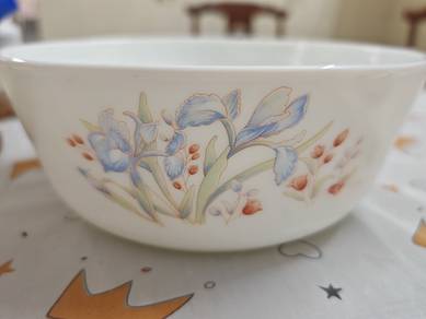 Vintage Pyrex Casserole dish set/corningware