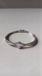 Bangle eye design