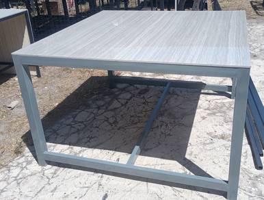 Meja 4x4 