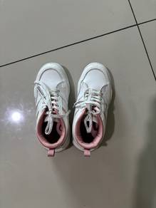 white pro sneakers women
