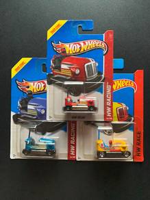 Hot Wheels Bump Around Set