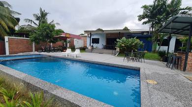 D'Camp Homestay with pool, Batu Anam