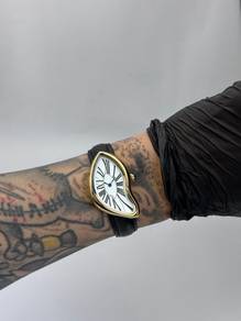 No Logo Crash Quartz Watch 28x45mm