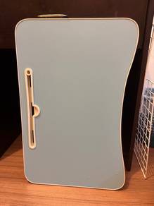 Foldable child table