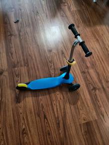Preloved child scooter for sale.