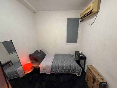 Room in Jelutong, PNG