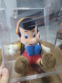 Pinocchio with box