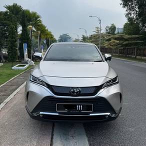 Toyota Harrier LUXURY SE in Ampang Hilir, KUL