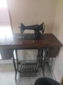Mesin Jahit Singer Antik Treadle + Meja Kayu