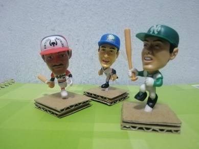 3 Figurines Japanese Professional Baseball Players