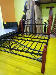 katil besi tiang kayu queen refurbished,ipoh