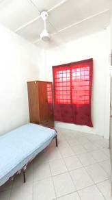 Room in Seri Kembangan, SGR