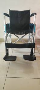 Foldable Wheelchair (Like New)