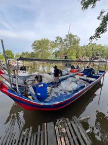 Boat Fiber 31.5 ft sekali Engine.