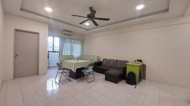 Condominium For Sale in Green Acre