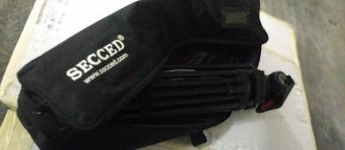 tripod SECCED ingin dilepaskam model SCV15100RF