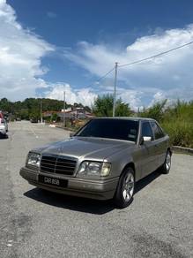 Mercedes Benz 220E in Kuantan, PHG