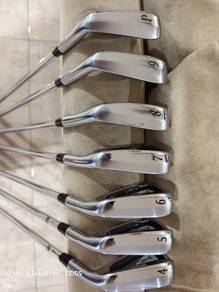 Srixon Z585 4-PW iron set