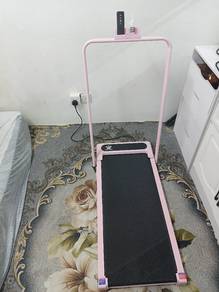 treadmil walking pad with handrail