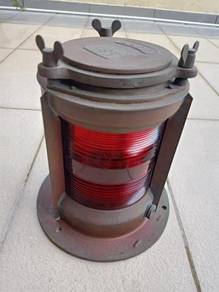Lampu kapal lama (lampu warna merah)