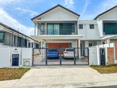 Semi-Detached House For Sale in Shah Alam,SGR