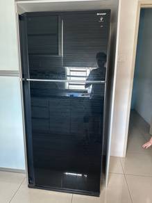 Peti Sejuk Sharp 541L