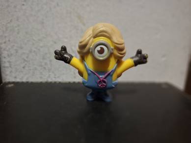 McD Figurine Minion Hippie Peace Sign