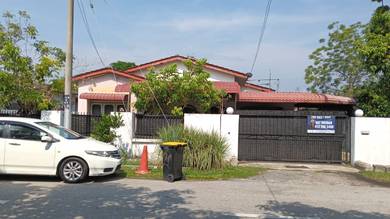 Bungalow House For Sale in Sitiawan,PRK