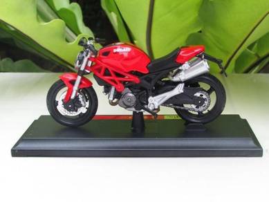 Maisto 1-18 Motorcycle 2012 DUCATI MONSTER 696