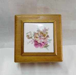 Vintage Wood Music Box Hinged Lid Glass Covered Fl